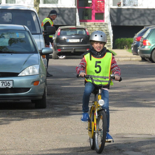 fahrrad2018_07 Montessori-Schulzentrum Leipzig - Neuigkeiten Grundschule - Hoch auf dem gelben Fahrrad